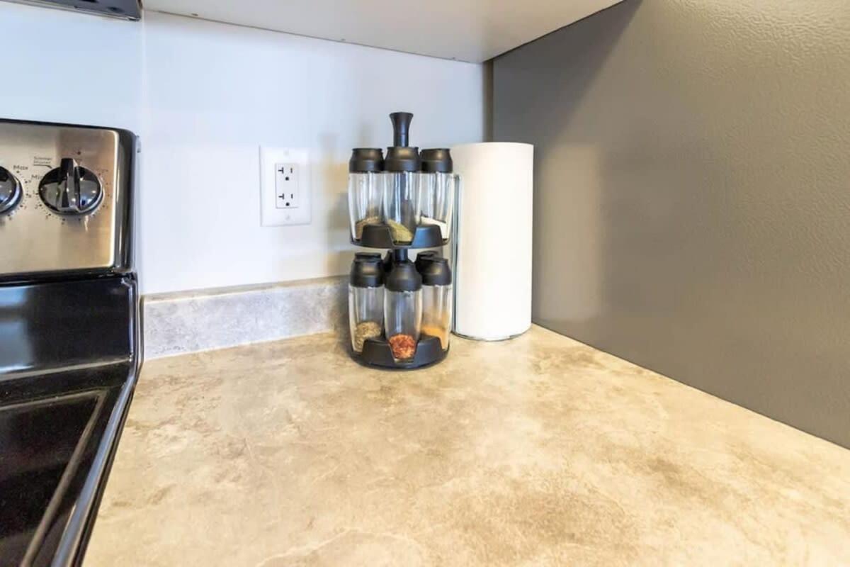 Newly Renovated Modern Condo Near Hospital, Unb Patio & Parking Coffee เซนต์จอห์น ภายนอก รูปภาพ