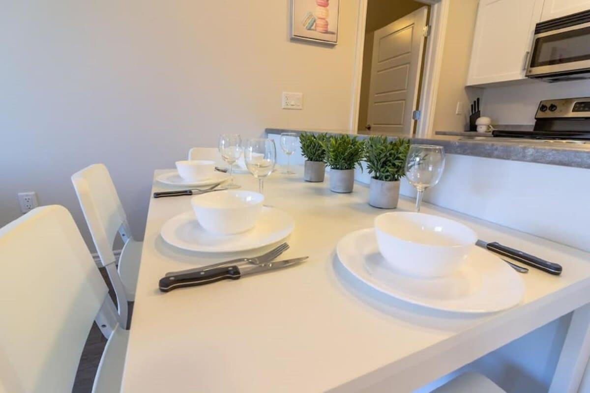 Newly Renovated Modern Condo Near Hospital, Unb Patio & Parking Coffee เซนต์จอห์น ภายนอก รูปภาพ